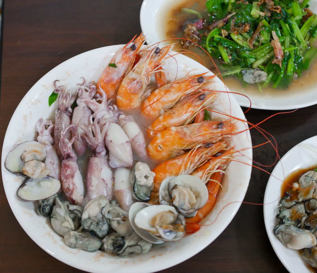136海鮮麵， 科技市場安東市場內的超值海鮮粥麵，痛風超蝦版滿滿的海鮮，吃完小心痛風！ @瑪姬幸福過日子