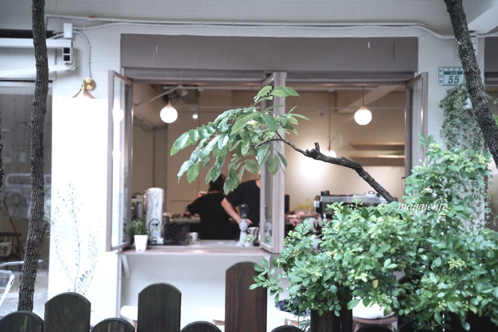 【新莊咖啡廳】林椐咖啡，隱藏在巷弄之中的日式文青咖啡廳，一走進就好療癒，有超好吃的布丁！ @瑪姬幸福過日子