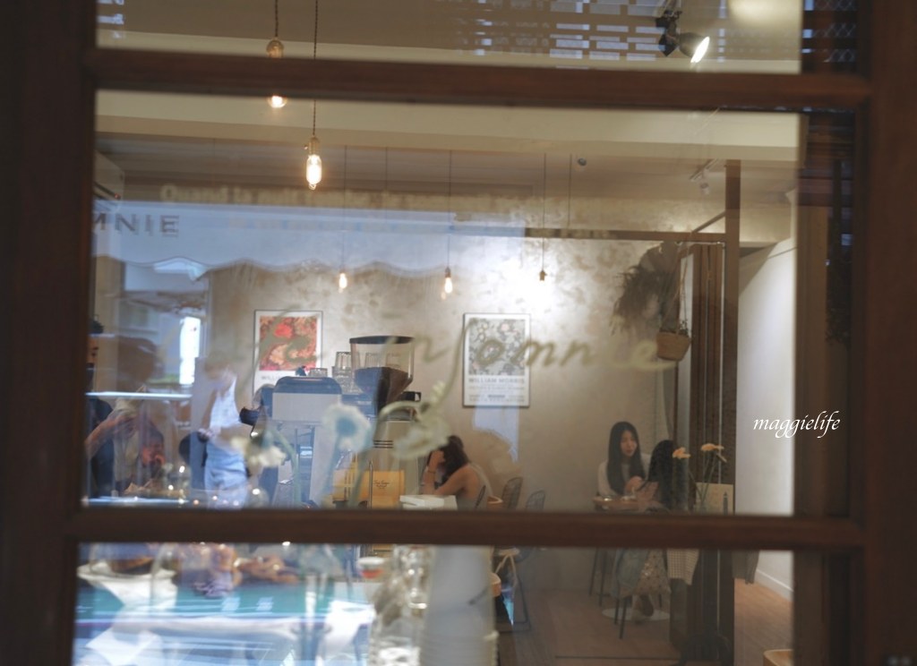 台北咖啡｜Cafe insomnie 失眠咖啡，台北東區微風廣場對面藏在巷弄裡的法式咖啡廳，蘋果美式/檸檬塔好吃！ @瑪姬幸福過日子