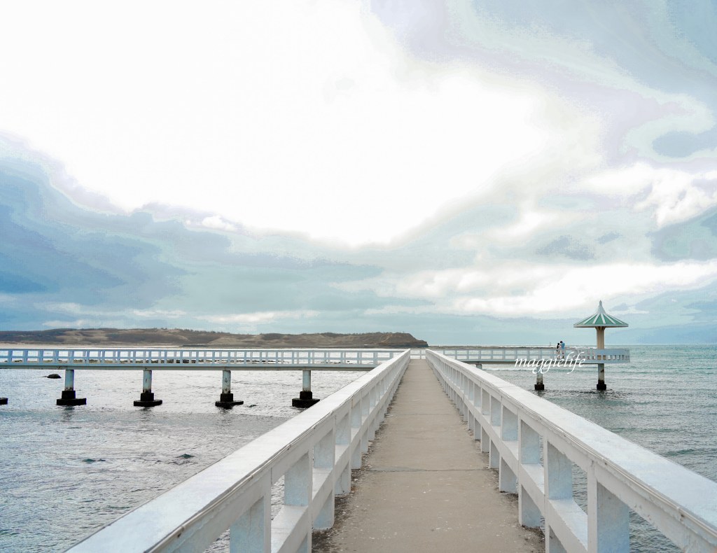 澎湖西嶼小池角雙曲橋，唯美海中步道彷彿來到馬爾地夫，漲潮時間美到翻！ @瑪姬幸福過日子