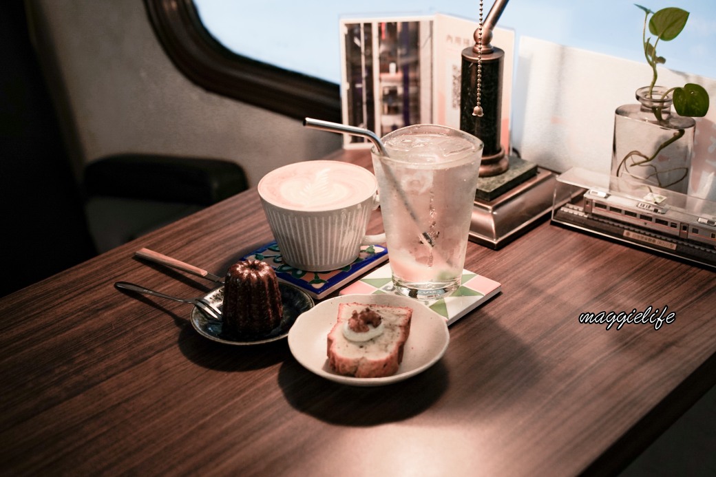 Mamonaku Cafe把自強號火車變成咖啡廳拉，火車月台上的復古主題咖啡廳 @瑪姬幸福過日子