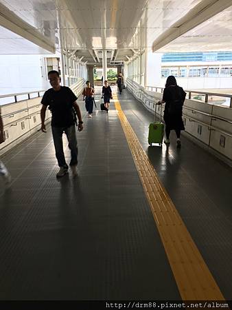 『日本沖繩自助』～沖繩機場到市區交通,到了機場。怎麼去坐電車去市區呢？ @瑪姬幸福過日子
