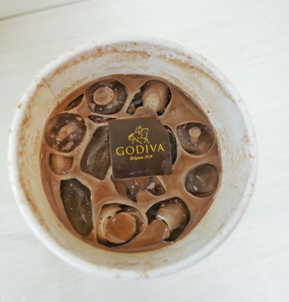 7-11新商品限量發售，GODIVA經典冰可可全台限量60萬杯上市，還有附一片GODIVA巧克力，巧克力控衝啊！＠瑪姬幸福過日子 @瑪姬幸福過日子