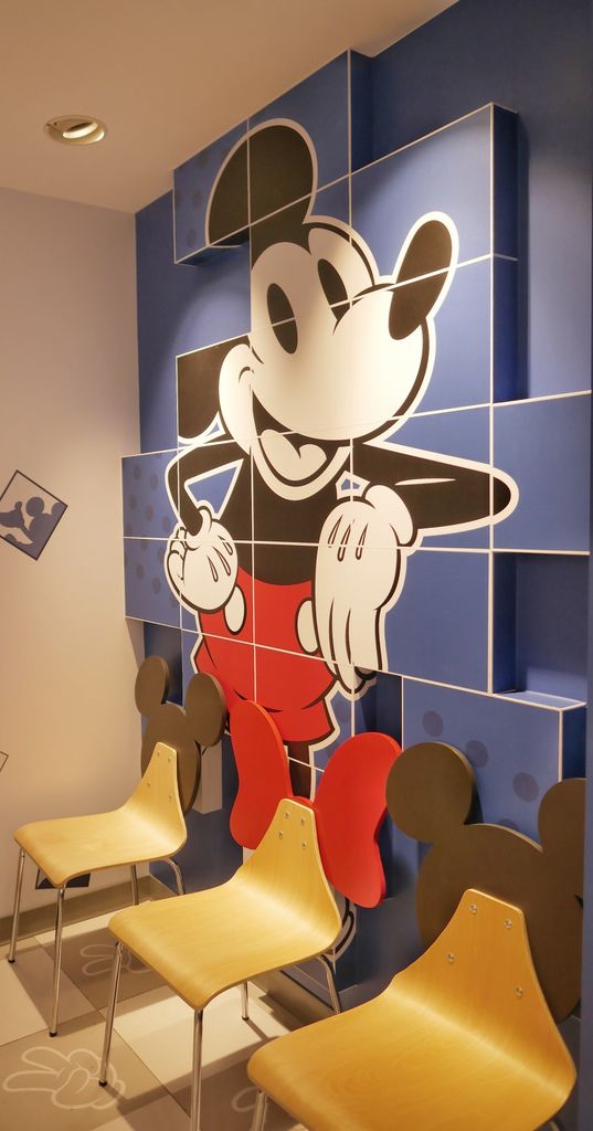 7-11 X 迪士尼聯名推出「米奇與好朋友主題店！」不用飛東京迪士尼了，超可愛的米奇，IG熱門打卡點＠瑪姬幸福過日子 @瑪姬幸福過日子