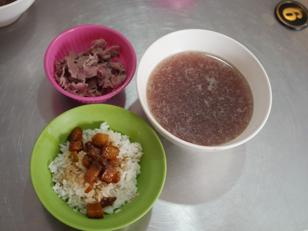 台南美食西羅殿牛肉湯，在地台南人的早餐，牛肉湯附肉燥飯,菜單 @瑪姬幸福過日子