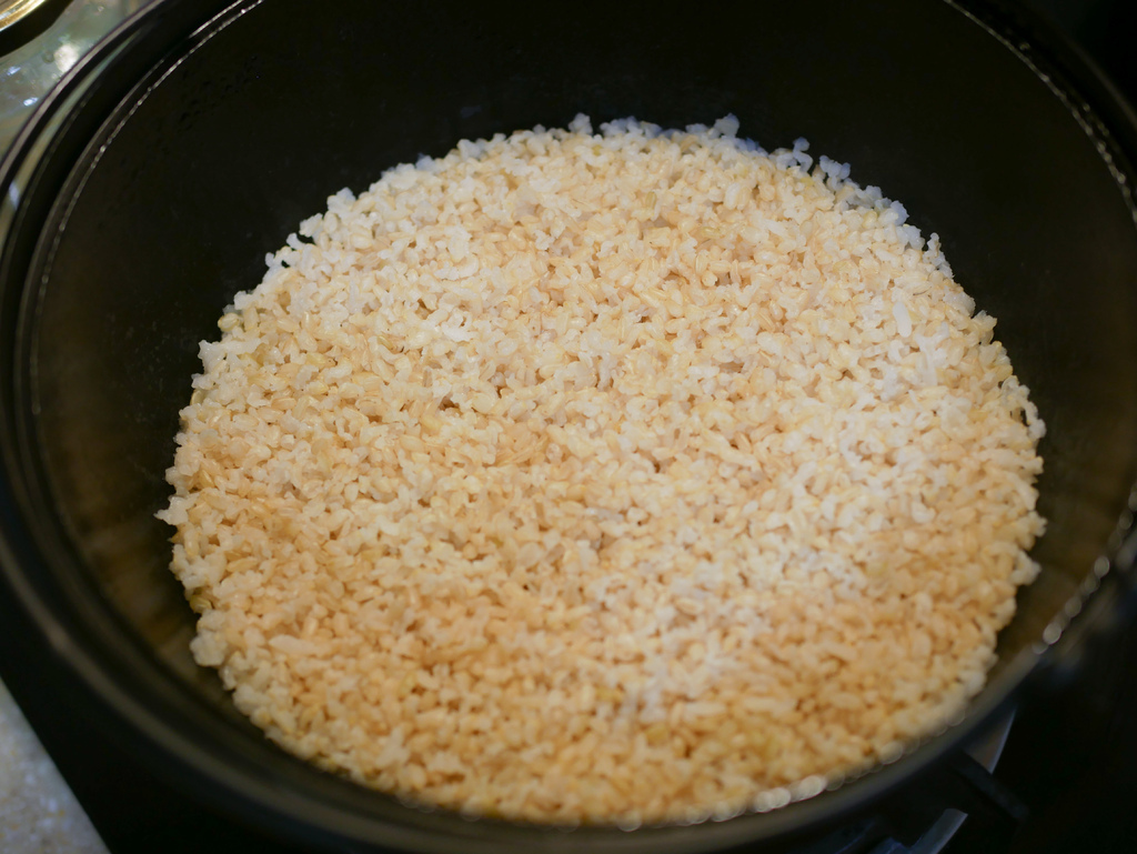 【食譜】鑄鐵鍋煮白飯一次就成功！20分鐘搞定糙米飯，香Q好吃！ @瑪姬幸福過日子