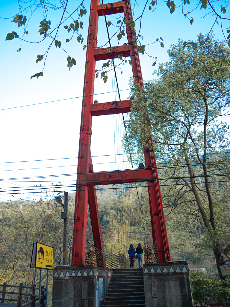 新竹尖石景點｜北角吊橋，北台灣最長的吊橋，情侶約會，有山有水超療癒而且風景超美的！ @瑪姬幸福過日子