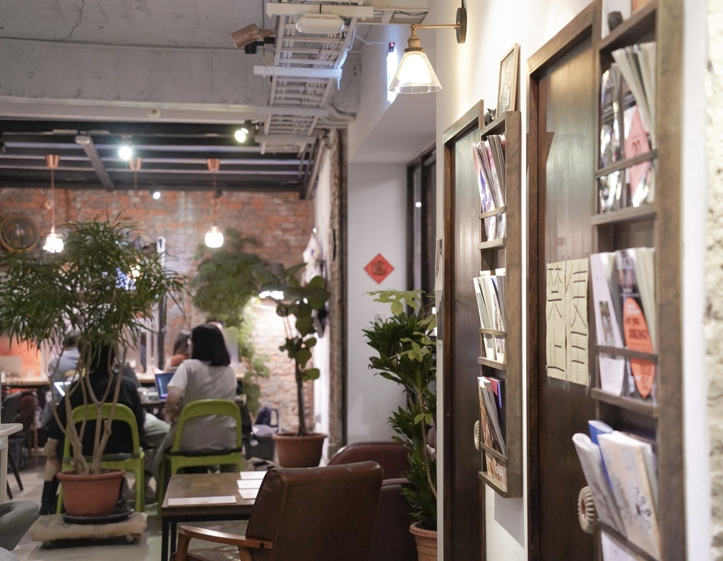 【松江南京站咖啡廳 】 窩著咖啡 perch cafe，不限時有插座，可以一直窩在這裡的文青深夜咖啡廳，還有提供輕食～ @瑪姬幸福過日子