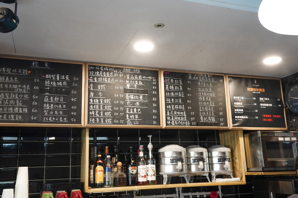 【大直咖啡】 JIN Cafe(錦咖啡)，美麗華旁的平價英倫咖啡廳，不限時有磚壓吐司！（內有菜單） @瑪姬幸福過日子
