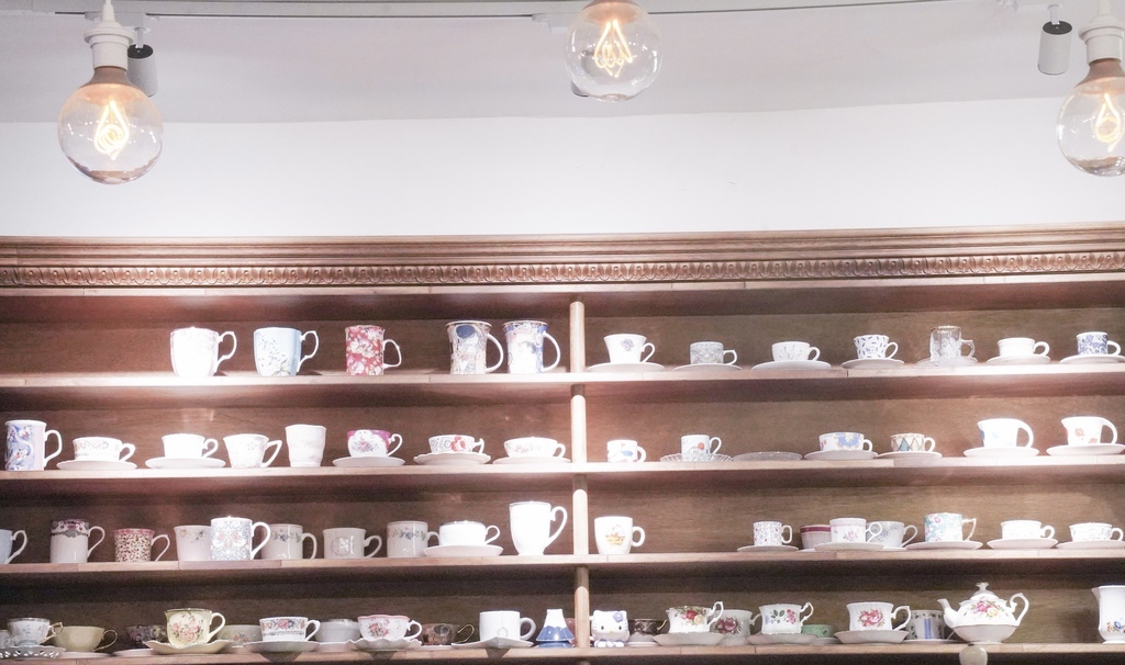 【南京復興站咖啡】 喫茶小豆kissa AZUKi，懷舊風咖啡廳，草莓布丁超吸睛，不限時有插座看咖啡廳！（內有菜單） @瑪姬幸福過日子